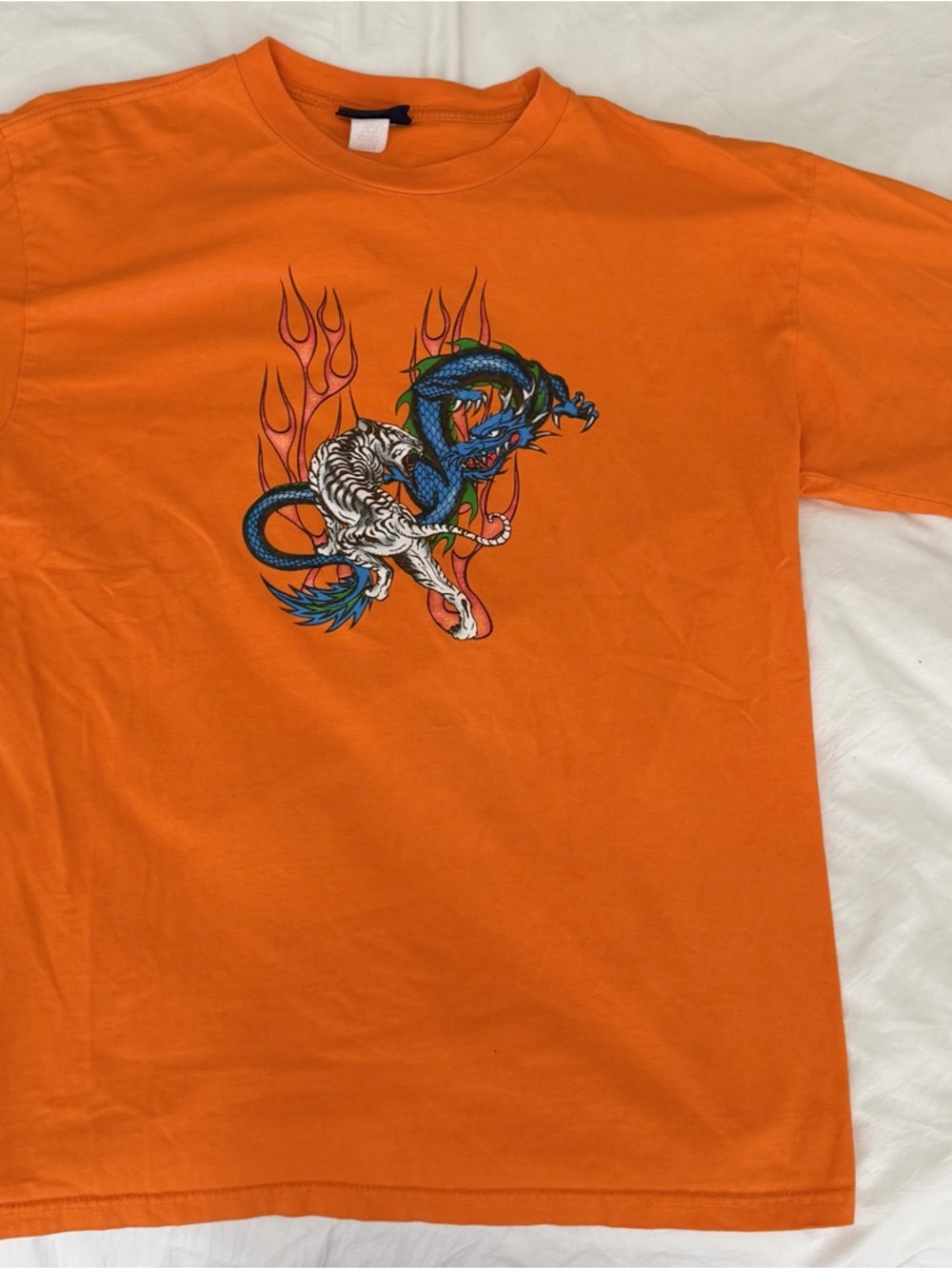 vintage 90s/2000s streetwear tiger & dragon graphic tee